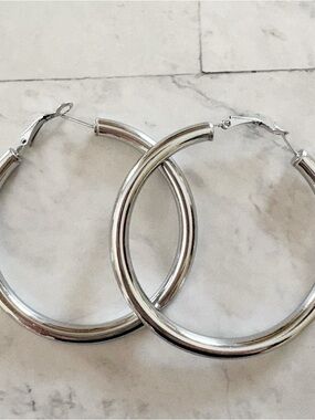 FaithHeart Silver Tone Hollow Pierced Hoop Earrings